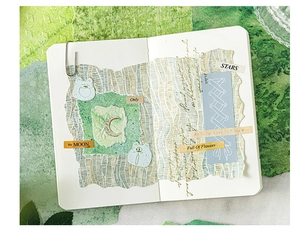Detalle macro del kit de scrapbooking verde bosque con pegatinas de osos y papel de textura