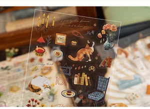 Détail de stickers vintage dessinés à la main avec chats et motifs floraux pour journalisme
