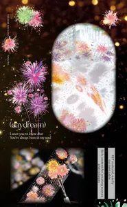 Vue macro d'autocollants PET de feux d'artifice sur fond étoilé pour décoration créative
