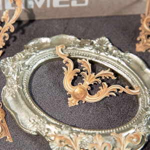 Adesivi angolari vintage stile barocco con motivi dorati in rilievo per scrapbooking