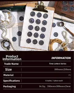 Makro-Detail von Vintage-3D-Sticker mit Kompass- und Ankerdesign für Scrapbooking und DIY