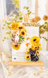 Vue détaillée d'une papeterie chat et tournesol sur un mini chevalet en bois décoratif
