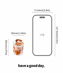 Rouleau de ruban adhésif tournesol comparatif de taille 50x39mm avec smartphone