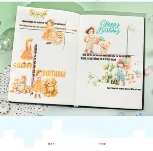 Dettaglio di adesivi PET con ragazze e orsacchiotti per scrapbooking e diari fai-da-te