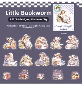 Dettaglio del set di 15 adesivi in PET Little Bookworm con illustrazioni di lettura