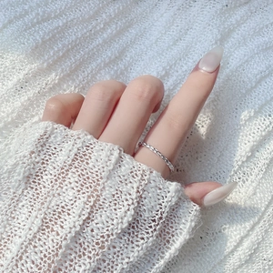 Minimalist S925 sterling silver open ring featuring a delicate twisted rope texture design