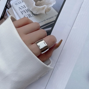 Macro detail of 925 sterling silver ring showing polished finish and IDEAL engraving