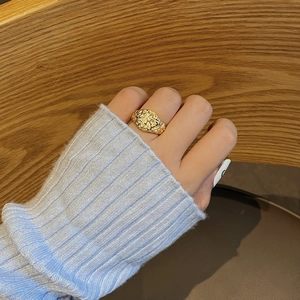 Detailed view of an irregular gold S925 silver ring with a unique hammer texture finish