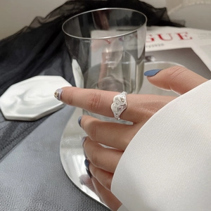 Minimalist silver S925 heart signet ring with engraved letter B on model hand