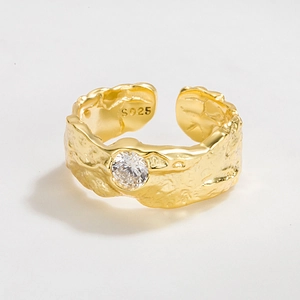 Bague irrégulière en argent S925 plaqué or avec texture martelée et pierre zircon