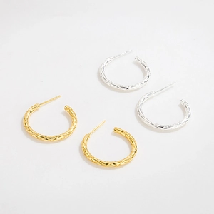S925 sterling silver C-shaped hoop earrings with geometric diamond pattern in gold and silver