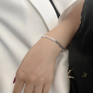 Close-up of polished 925 sterling silver marina chain bracelet on woman's wrist