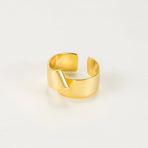 Bague large minimaliste en argent S925 doré avec un design géométrique irrégulier plié