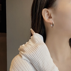 Créoles torsadées minimalistes en forme de C en argent fin S925 avec finition brillante