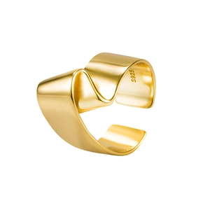 Bague ouverte ondulée minimaliste en argent S925 doré avec une finition polie lisse