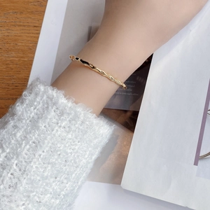 Minimalist S925 sterling silver wavy gold bracelet with zircon micro-pave detailing