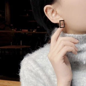 Minimalist S925 sterling silver rectangular earrings with polished gold finish worn by model
