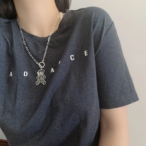 Détail du collier pendentif ours argenté avec fermoir à bascule OT et maillons ovales longs