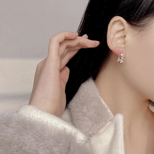 Elegant 925 sterling silver twist stud earrings for women with irregular flower design