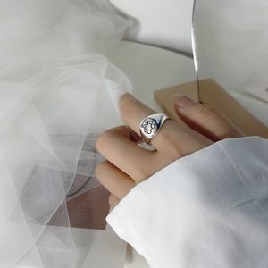 Polished S925 sterling silver teddy bear signet ring with adjustable open band design