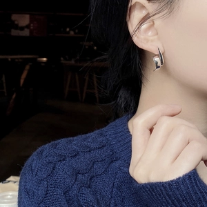 Polished S925 sterling silver curved ribbon earrings with a minimalist geometric design