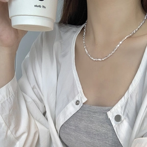 Minimalist 925 sterling silver beaded necklace with irregular shiny silver fragments