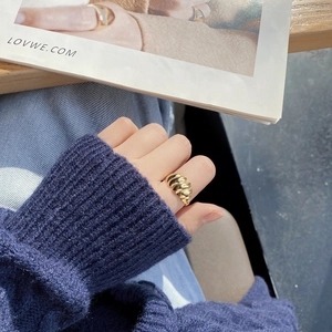 Minimalist S925 sterling silver croissant dome ring with twisted gold texture on finger