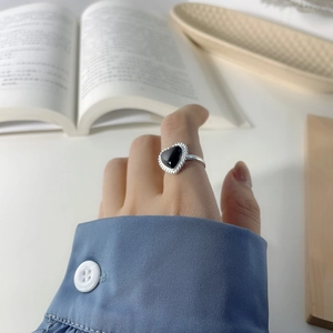 Retro S925 sterling silver heart ring with black onyx stone on a minimalist thin band