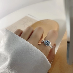 Detail shot of S925 silver ring featuring I LOVE YOU engraving and a stylish chain link band