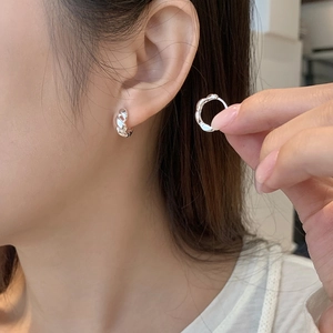 Orecchini a cerchio ritorti minimalisti in argento sterling 925 con finitura lucida