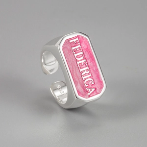 925 Sterlingsilber Personalisierter Federica Namensring Rosa Emaille Quadratischer Offener Verstellbarer Koreanischer INS-Stil Mode Schmuck Ring