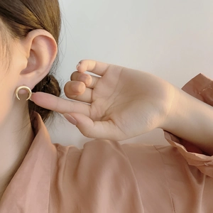 Vintage gold crescent moon stud earrings in S925 sterling silver for men and women