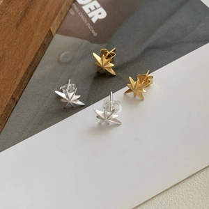 Minimalist S925 sterling silver star stud earrings in gold and silver finish
