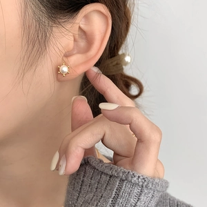 Detailed view of elegant S925 silver pearl stud earrings in a gold sunflower setting