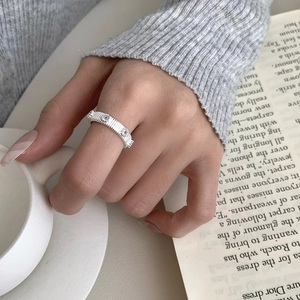 Vintage S925 sterling silver ring with brushed texture and three sparkling zircon stones