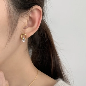 Minimalist S925 sterling silver interlocking earring with a large sparkling zircon