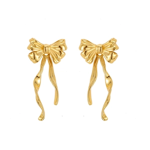 Boucles d'oreilles nœuds dorées avec glands torsadés et finition métallique polie