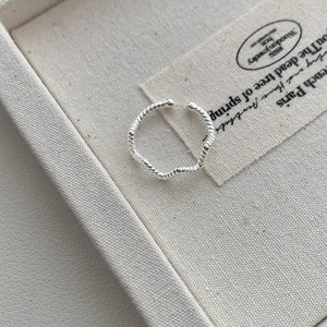 Bague ouverte minimaliste en argent S925 avec texture de corde torsadée et design vagues