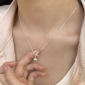 Detail of S925 sterling silver heart necklace featuring a stylish OT buckle closure