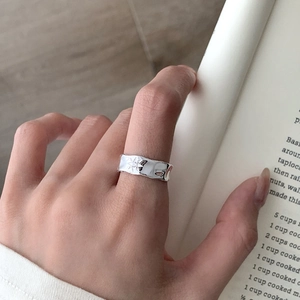 S925 sterling silver star ring with hammered texture and zircon, worn on finger