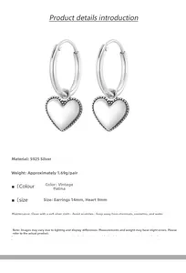 Détail macro de boucles d'oreilles cœur en argent 925 avec diamètre 14mm et pendentif 9mm