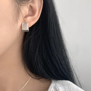 Close-up of S925 sterling silver square stud earrings with horizontal groove texture