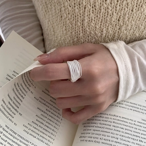 Minimalist S925 sterling silver multilayer geometric line ring worn on the index finger