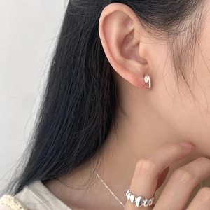 Minimalist S925 sterling silver swirl stud earrings and beaded ring on model