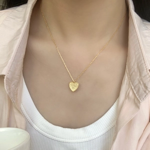 Elegance of S925 silver gold-plated heart necklace with textured hammered finish