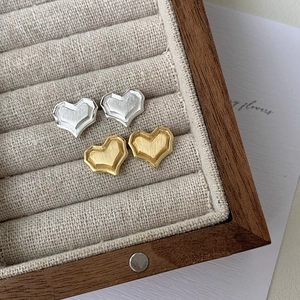 925 Sterling Silver Heart Stud Earrings For Women Geometric Brushed Texture Heart Shape Minimalist Retro Ear Piercing Jewelry