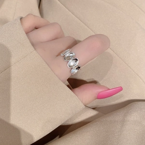Bague minimaliste en argent sterling S925 avec disques ovales géométriques sur la main