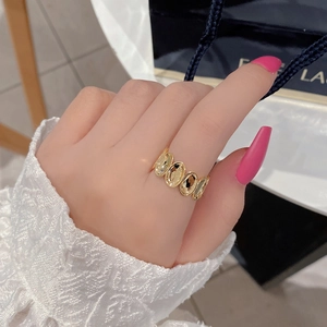 Bague minimaliste en argent S925 avec maillons ovales et finition miroir dorée