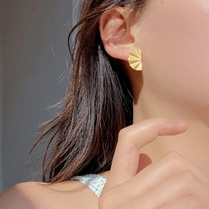 Minimalist S925 sterling silver fan shaped gold earrings with textured radial pleats