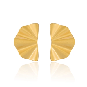 Minimalist S925 sterling silver fan shaped stud earrings in matte gold finish
